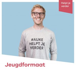 <span>Jeugdformaat</span><i>→</i>